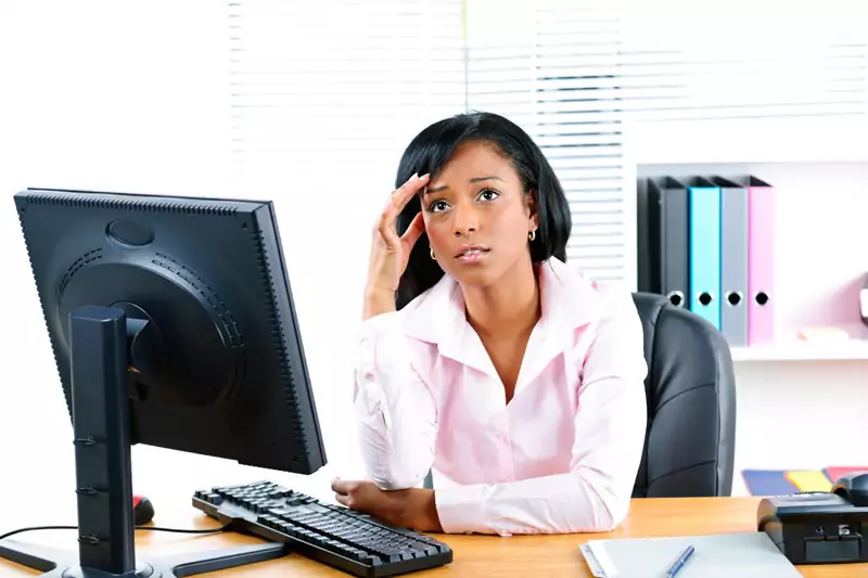 worried-lady-office