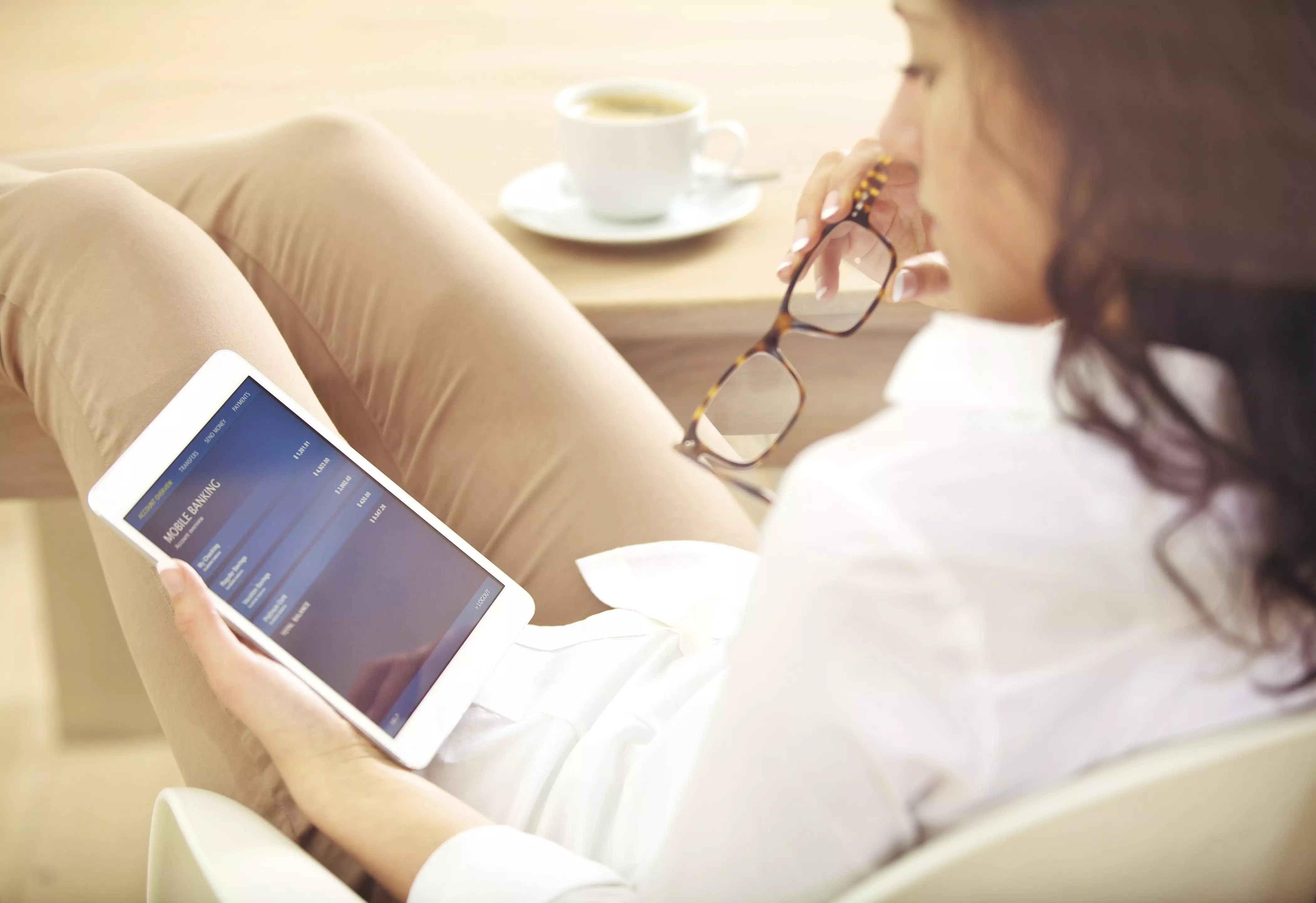 Businesswoman-Examining-Her-Bank-Investment-on-the-Internet