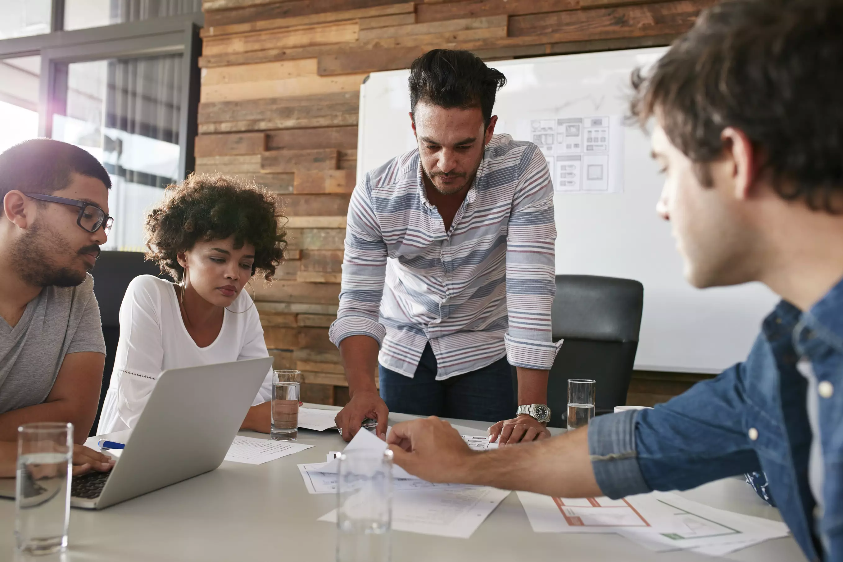 Young-man-discussing-market-research-with-colleagues